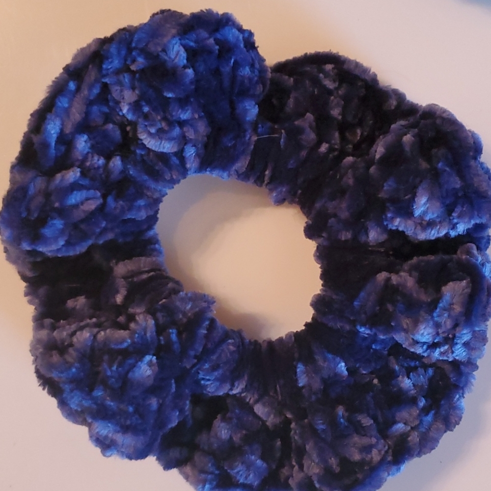 5 Handmade Crochet Scrunchies - Picture 4 of 8